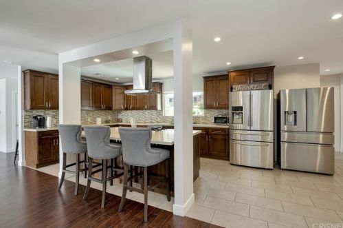 3634 Royal Woods Dr, Van Nuys CA  91403-4214 exterior