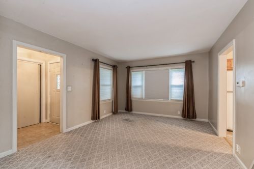 220 May St, Sycamore, IL 60178-1321