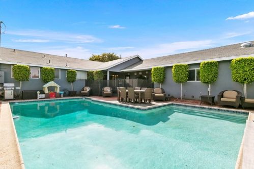 1543 Harle Pl, Anaheim CA  92802-2510 exterior