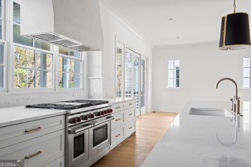 695 Moores Mill Rd, Atlanta GA  30327-0015 exterior