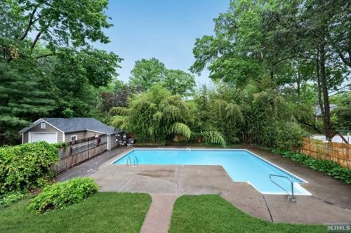 151 Walnut St, Ridgewood, NJ 07450-3223