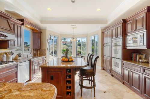 2021 Pleasant Heights Dr, Vista CA  92084-2844 exterior