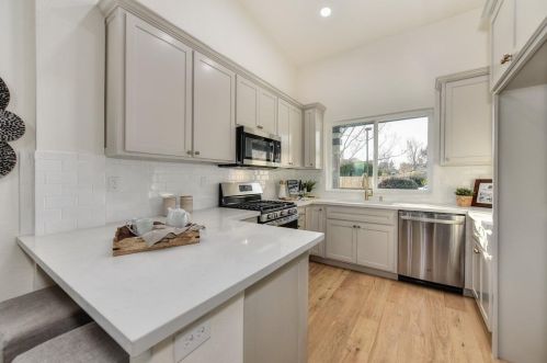 1142 Knopfler Cir, Folsom, CA 95630-8518