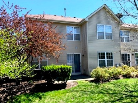 677 Yorkshire Ln, Pingree Grove IL  60140-9160 exterior