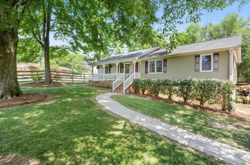 2990 Mountain Breeze Rd, Marietta, GA 30064-2561