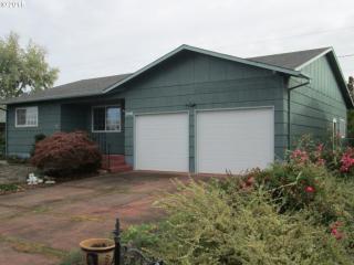 2440 Umpqua Rd, Woodburn OR  97071-2735 exterior