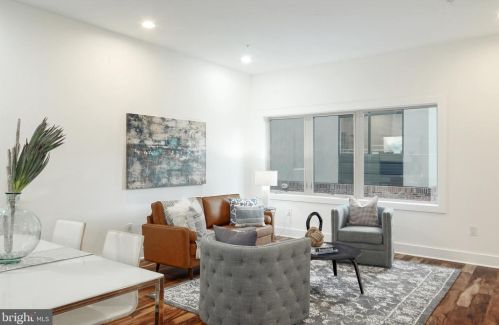 146 Front St, Philadelphia PA 19106-0020 exterior