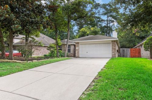 247 Misty Dawn Dr, Conroe TX  77385-3640 exterior