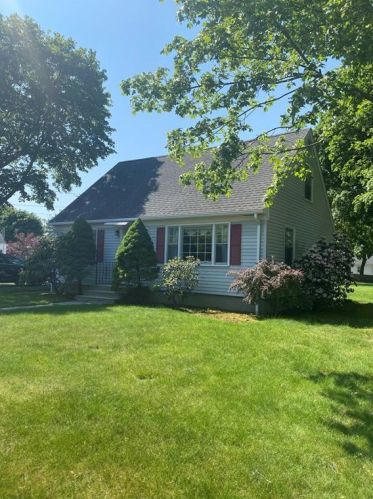 44 Johnson Ave, Warwick, RI 02886-4816