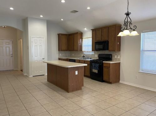 6015 Yaupon Ridge Dr, Richmond TX  77469-1681 exterior