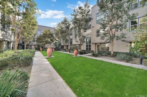 225 Bush St, Santa Ana, CA 92701-5343