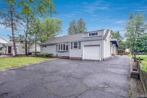 314 Lacey Dr, N Milford, NJ 07646-1108