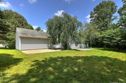 15 Rustic Ln, Upper Stepney CT  06468-1286 exterior