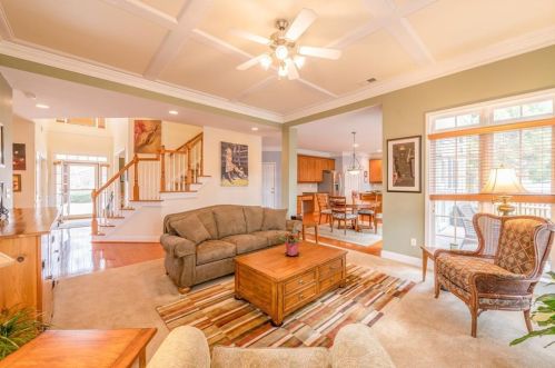 38 Vinings Lake Dr, Mableton, GA 30126-2536
