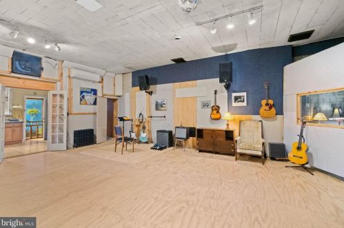 1226 8th St, Philadelphia PA  19147-5130 exterior