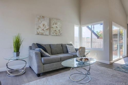 1461 Darwin Dr, Oceanside CA  92056-3042 exterior