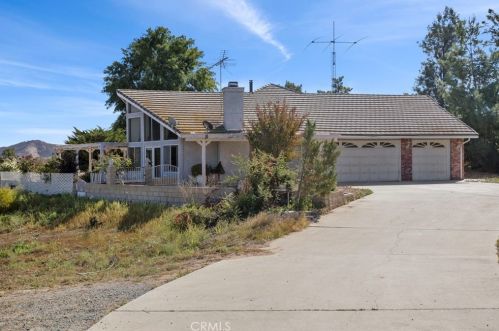 16355 Rocky Glen Rd, Perris, CA 92570-7749