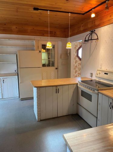 93 Sandy Point Rd, Prospect, ME 04981-4626