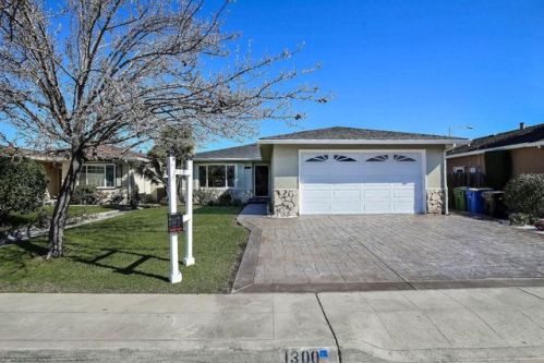 1300 Moonlight Way, Milpitas, CA 95035-6228