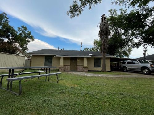 4803 Geraldine St, Taylor Lake Village TX  77586-2021 exterior