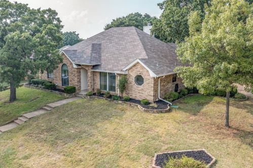 7025 Lincoln Dr, Fort Worth TX  76182-7663 exterior