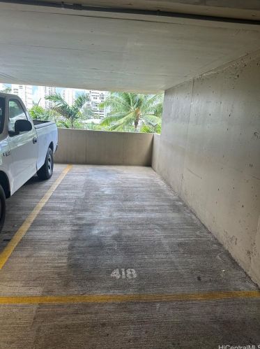 2121 Ala Wai Blvd, Honolulu HI  96815-2268 exterior