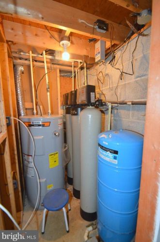 48 Calvin Unger Ln, Berkeley Springs WV 25411-5181 exterior