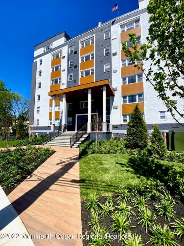 122-6H Bodman Pl, Tinton Falls, NJ 07701-1014