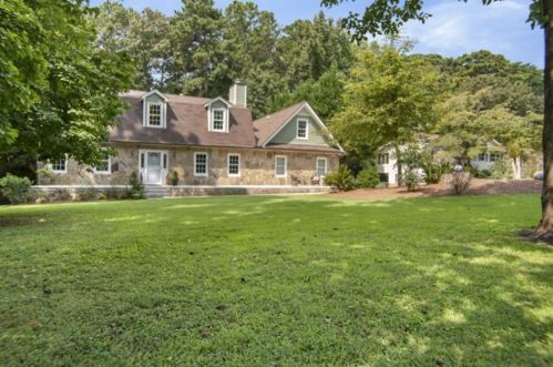 5032 Fox Forest Cir, Lilburn, GA 30047-5519