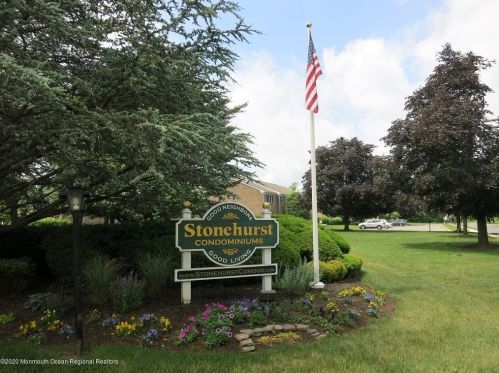 31 Manchester Ct, East Freehold, NJ 07728-3218