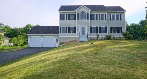 18 Lampton Dr, Derry, NH 03038-4618