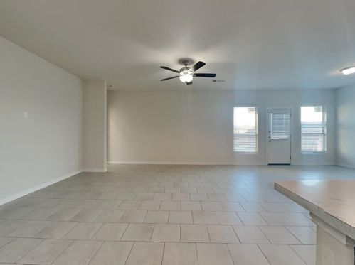 332 Marble Creek Dr, Fort Worth TX  76131 exterior