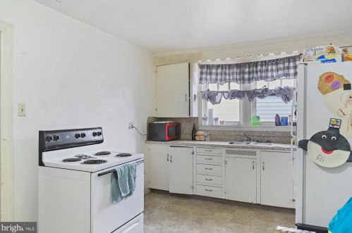 216 Carlisle St, Hanover PA 17331-2448 exterior