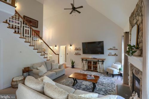 101 Shatto Dr, Carlisle PA  17013-2120 exterior