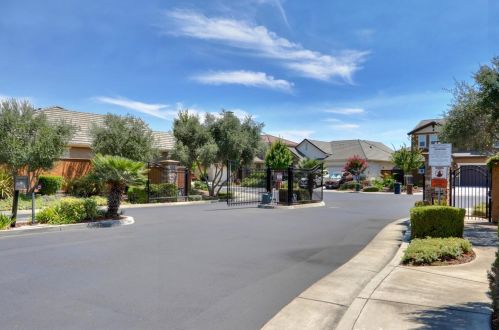 9979 Asilomar Ln, Elk Grove CA  95757-2549 exterior