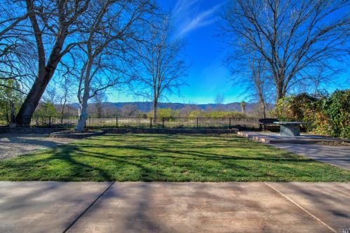 706 Granada Ln, Vacaville, CA 95688-2039