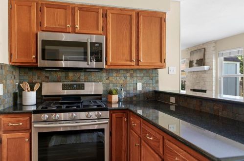 5911 Brown Rock Trl, Austin TX  78749-3314 exterior