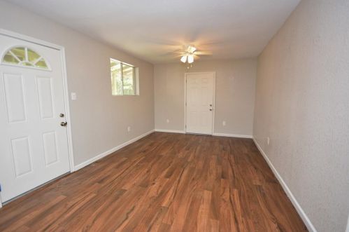 601 Murray St, Angleton, TX 77515-5037