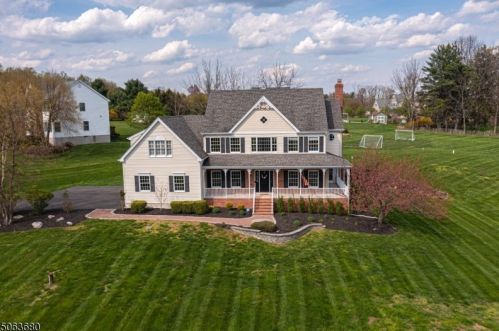 2 Mcpherson Dr, Flemington, NJ 08822-2644