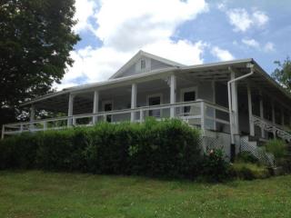 1397 Tater Valley Rd, Washburn, TN 37888-4828