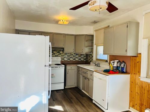 8125 Farnsworth St, Philadelphia PA 19152-3008 exterior