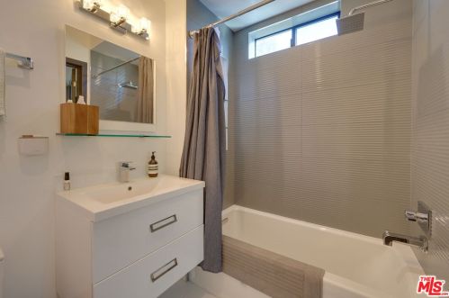 4485 Hazeltine Ave, Van Nuys CA  91423-2836 exterior