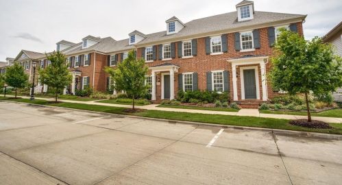 8720 Ice House Dr, Fort Worth, TX 76180