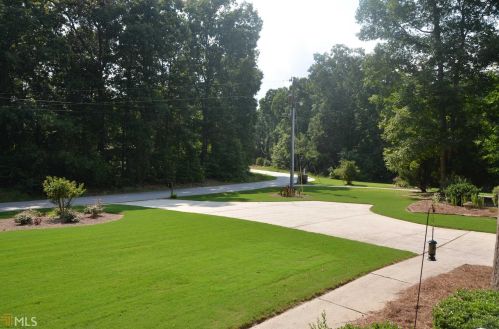 60 Brooks Dr, Stockbridge GA  30281-1855 exterior