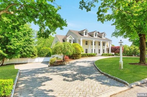 18 Golfview Dr, Upper Saddle River, NJ 07458-1812