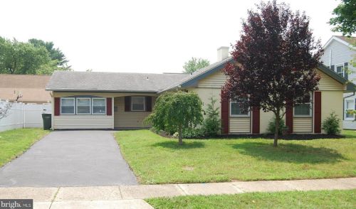 28 Pond Ln, Willingboro, NJ 08046-2717
