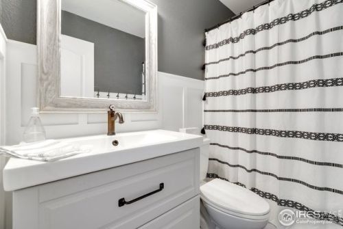 1227 Cres Dr, Fort Collins CO 80526-2917 exterior