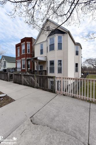 8815 Buffalo Ave, Chicago, IL 60617-3415