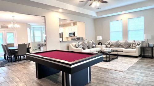 3551 Canada Dr, Dallas TX  75212-1323 exterior