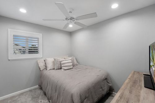 19745 Keswick Ln, Huntington Beach CA  92646-4246 exterior